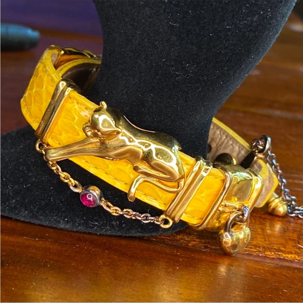 Rare Vintage Yellow Embossed Leather Cat Charm Statement Le Bracelet